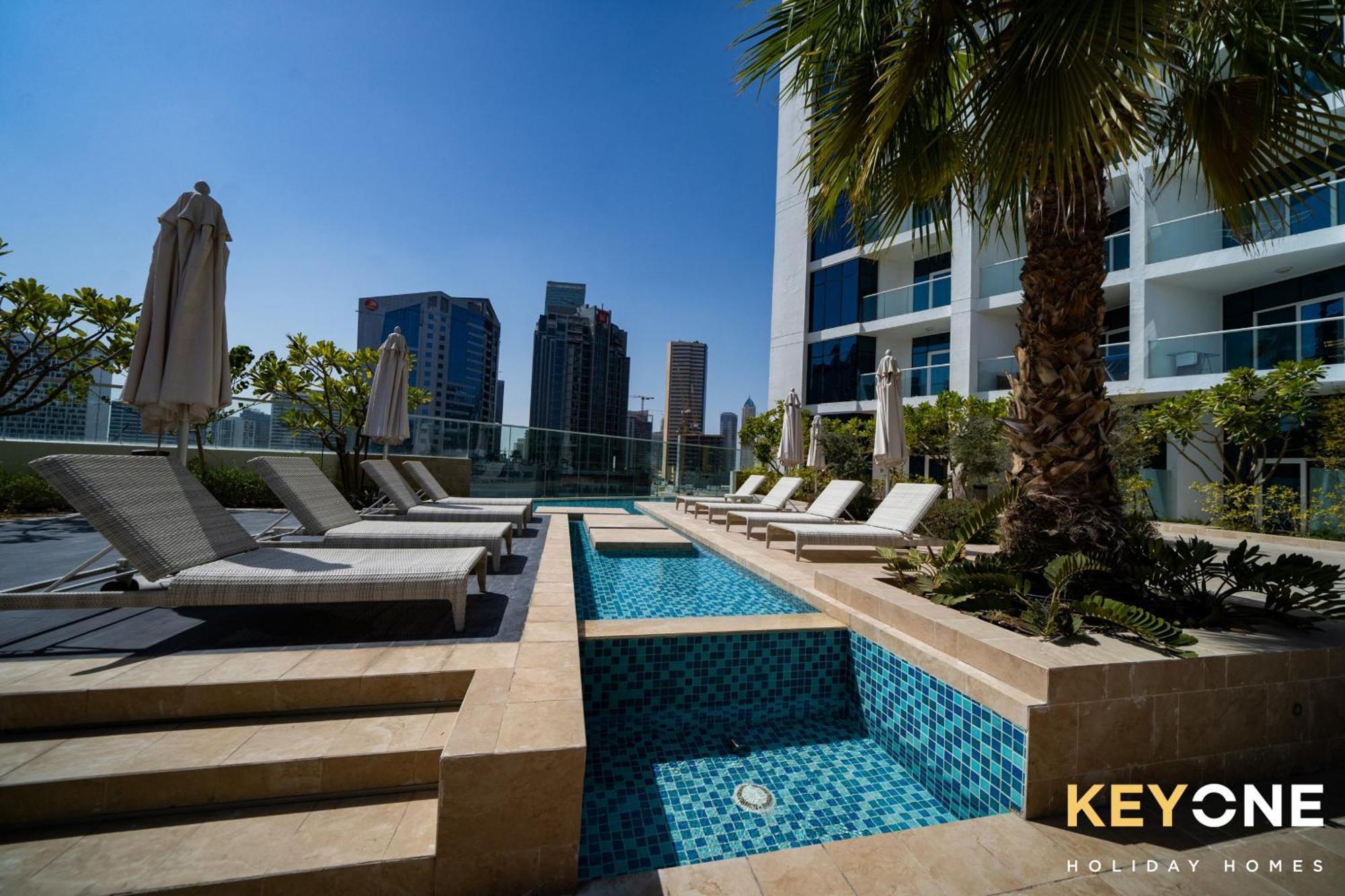 Sleek Studio In Prive With Stunning Canal View Dubai Exterior foto