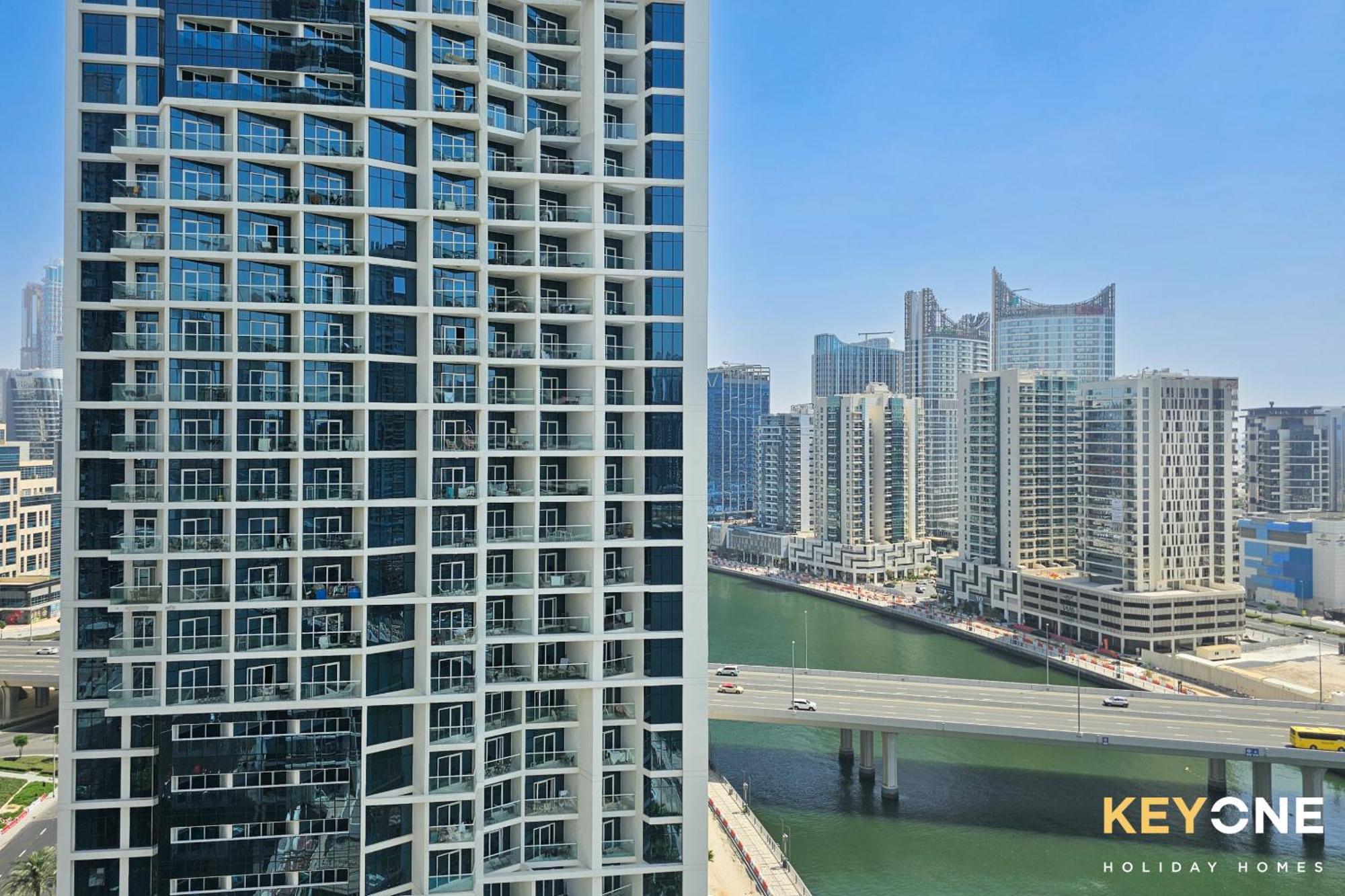 Sleek Studio In Prive With Stunning Canal View Dubai Exterior foto